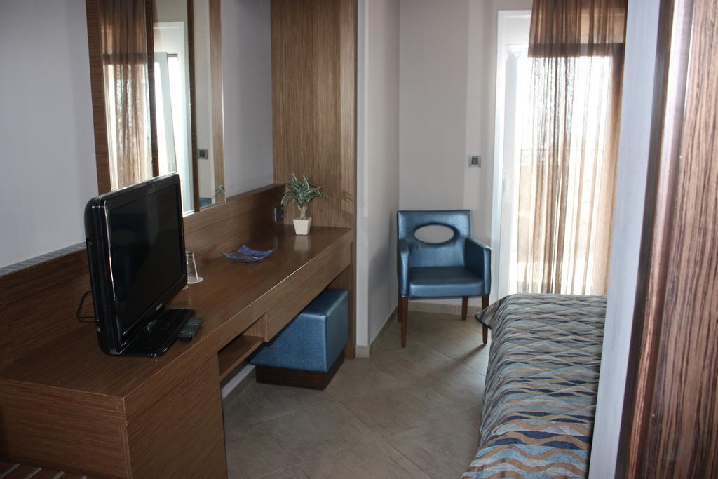 Hotel Cariatis Nea Kallikrateia ภายนอก รูปภาพ
