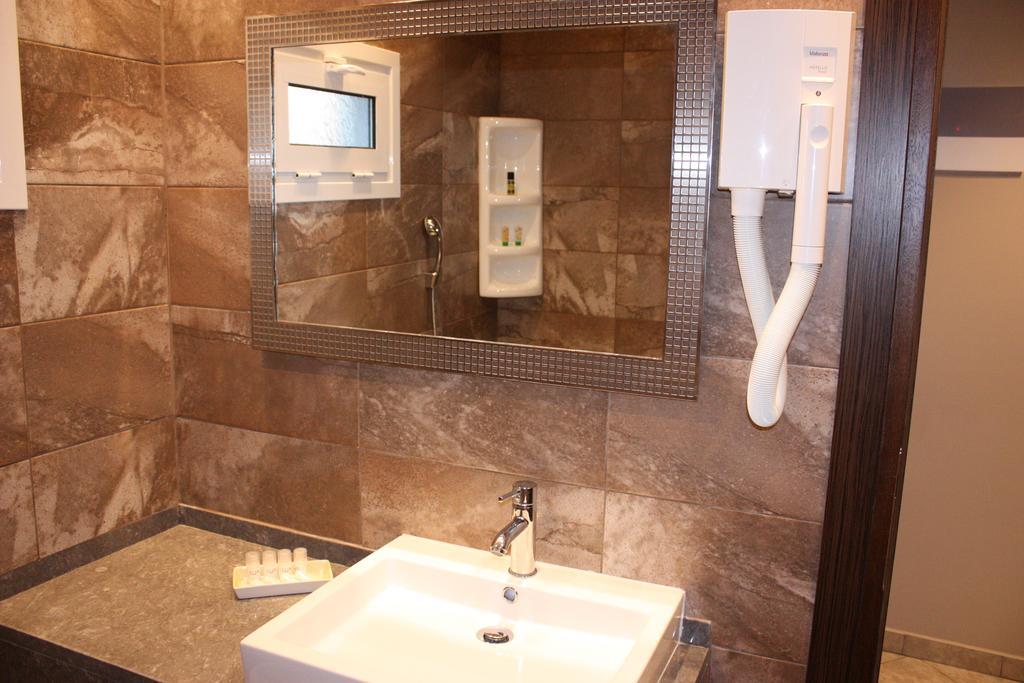 Hotel Cariatis Nea Kallikrateia ภายนอก รูปภาพ