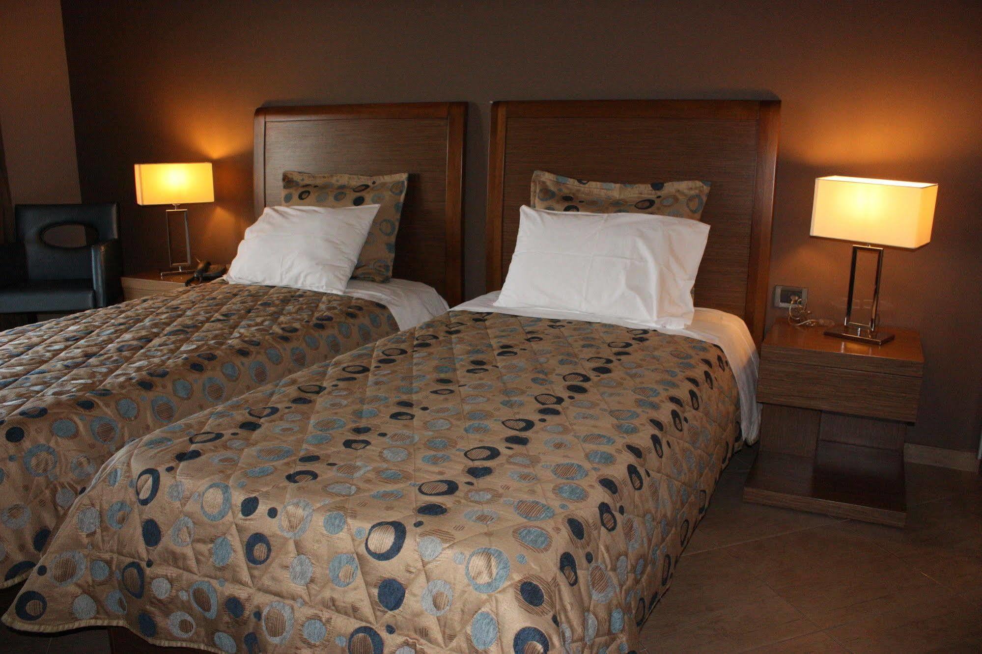 Hotel Cariatis Nea Kallikrateia ภายนอก รูปภาพ