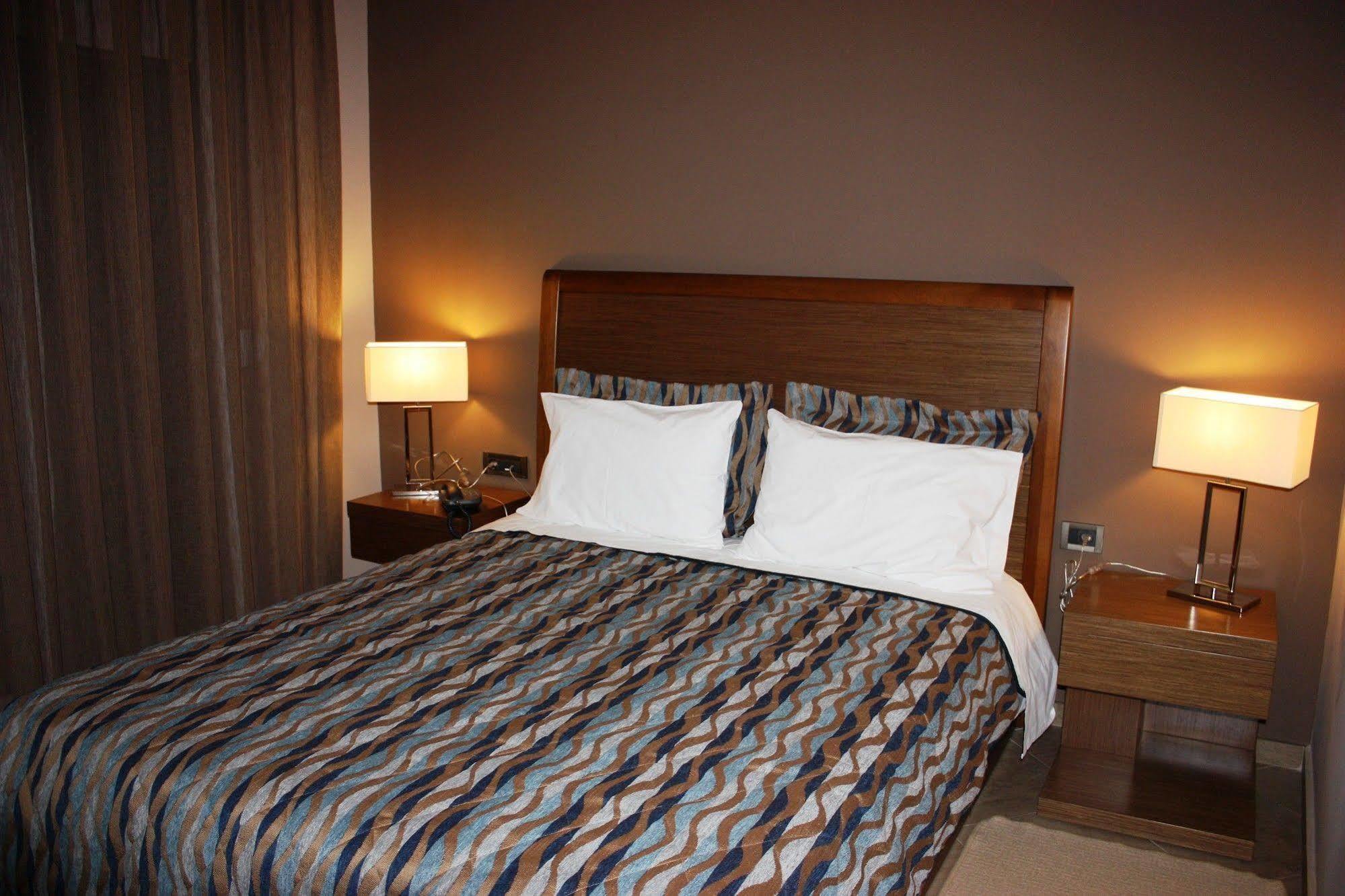 Hotel Cariatis Nea Kallikrateia ภายนอก รูปภาพ
