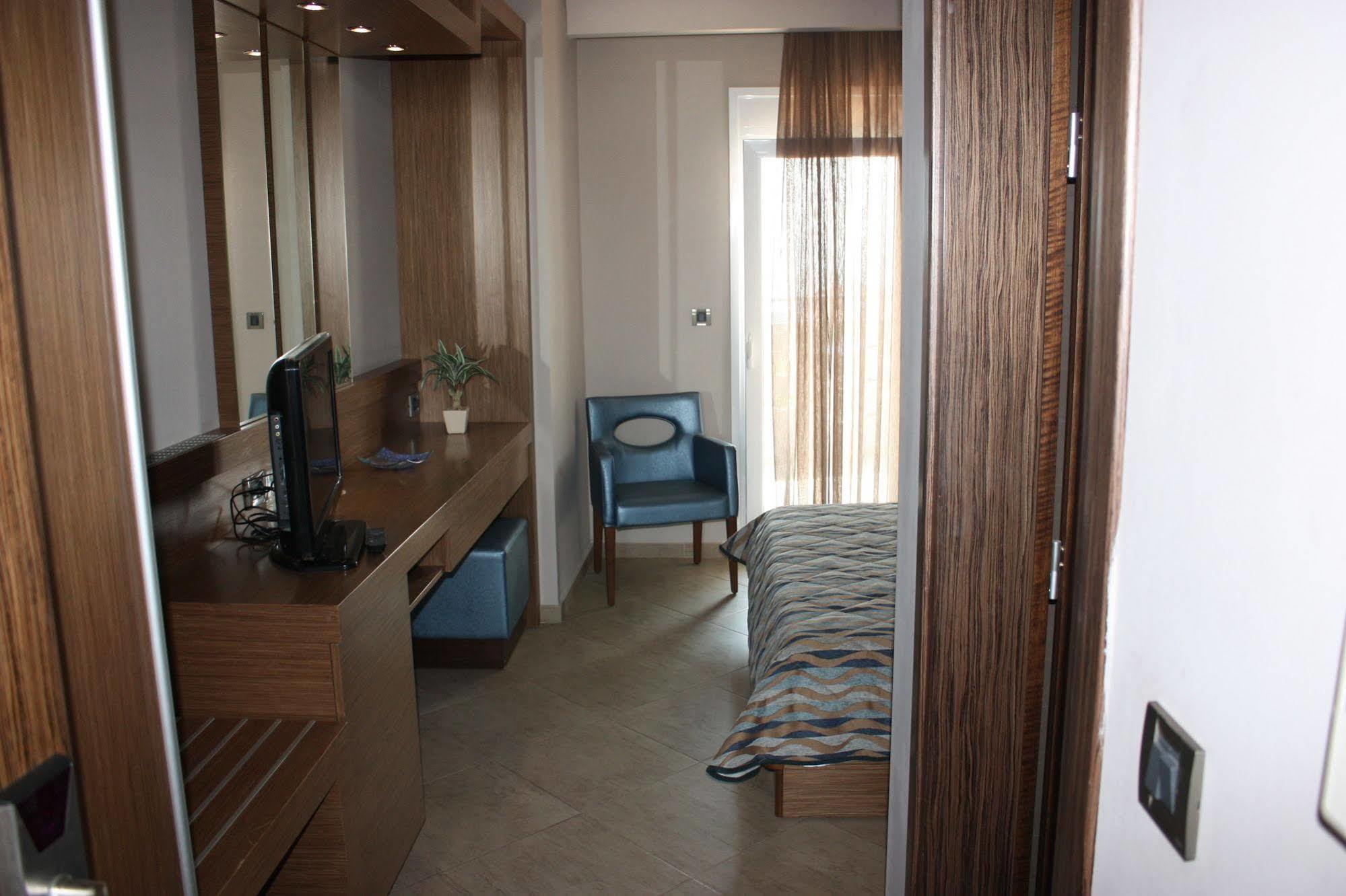 Hotel Cariatis Nea Kallikrateia ภายนอก รูปภาพ