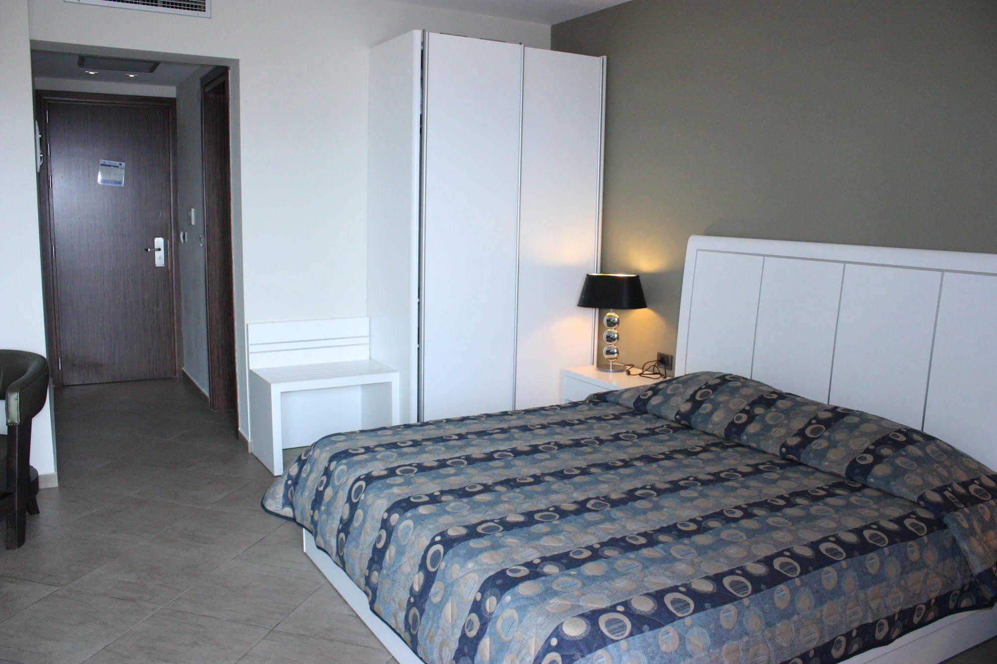 Hotel Cariatis Nea Kallikrateia ภายนอก รูปภาพ
