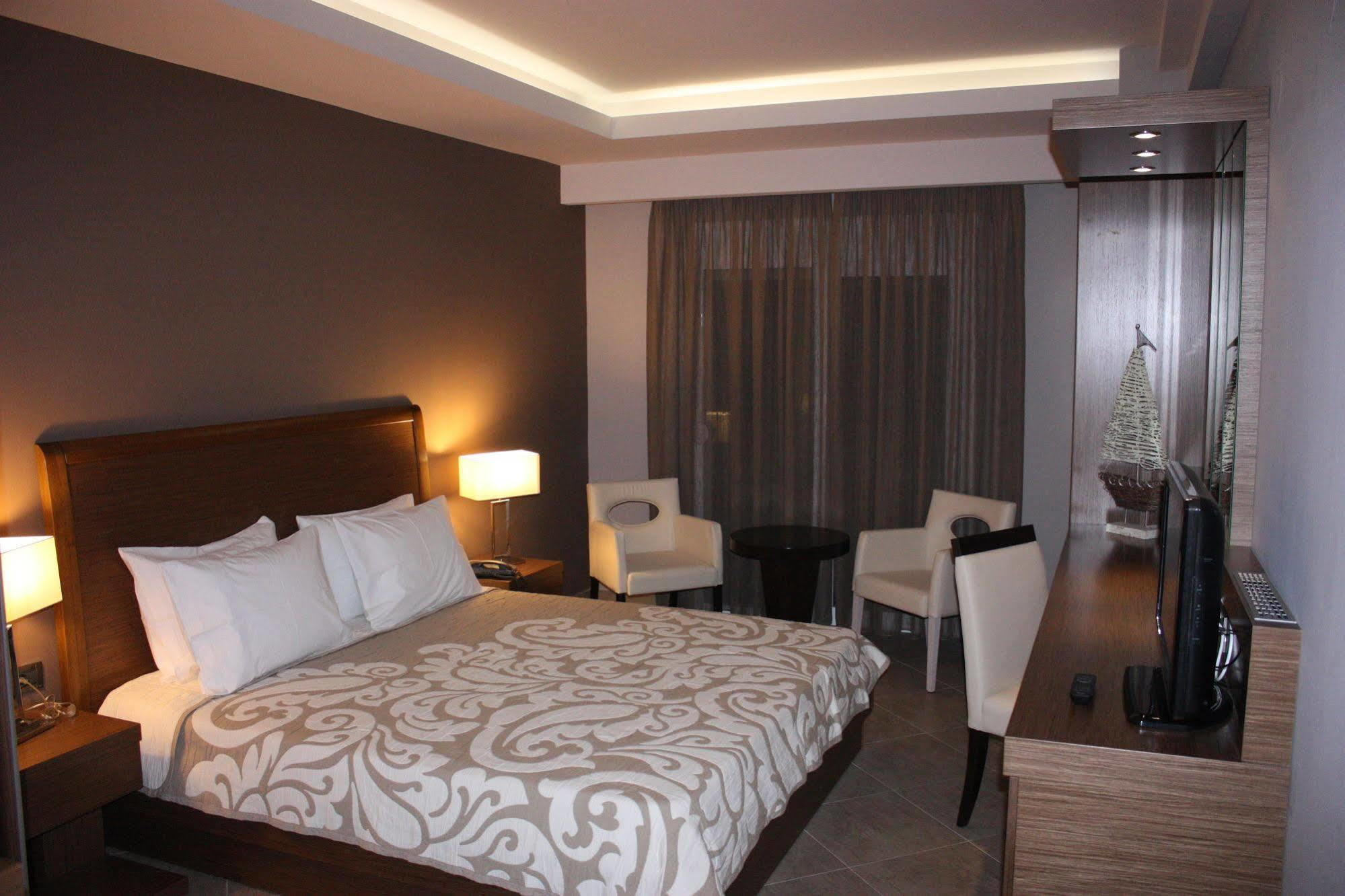 Hotel Cariatis Nea Kallikrateia ภายนอก รูปภาพ