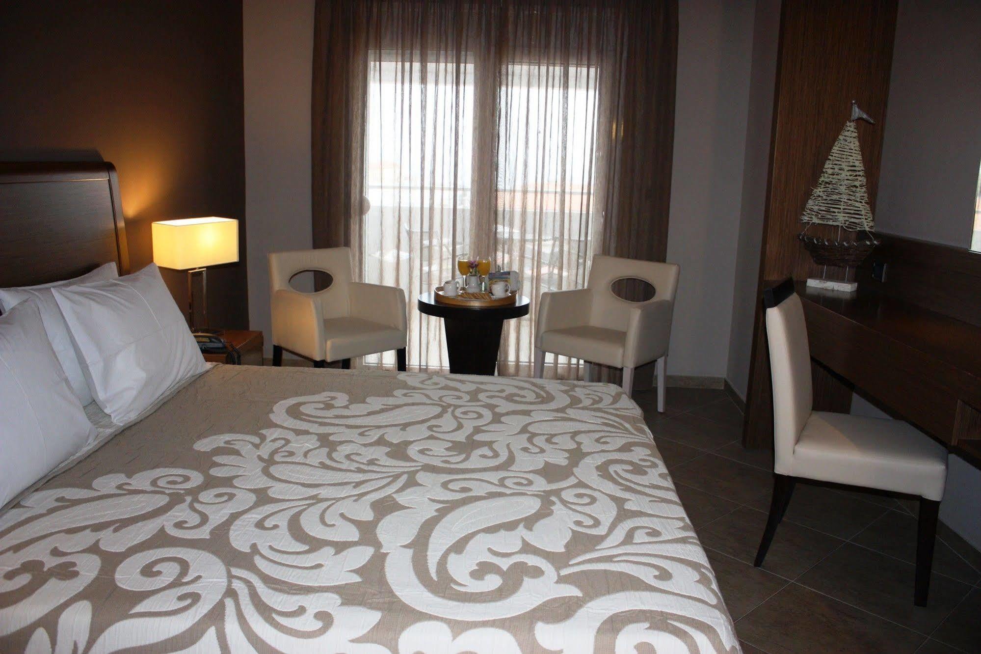 Hotel Cariatis Nea Kallikrateia ภายนอก รูปภาพ
